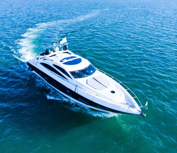 This 82.0' Sunseeker cand take up to 13 passengers around Miami