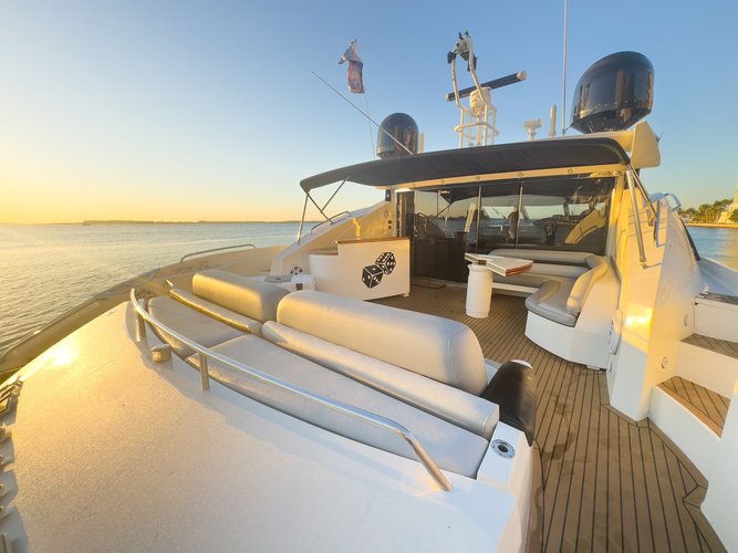 Discover Miami surroundings on this Predator Sunseeker boat