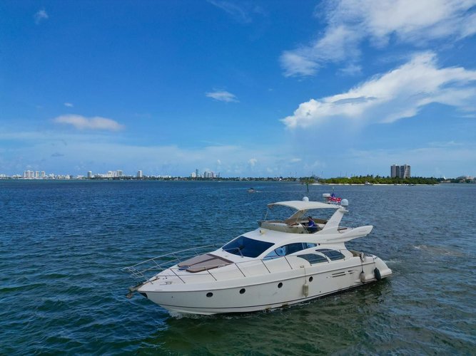 Azimut boat for rent in Miami