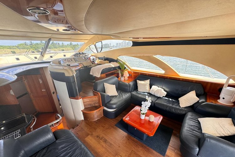 53.0 feet azimut in great shape