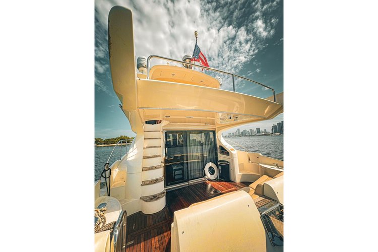 Boating is fun with a Azimut in Miami