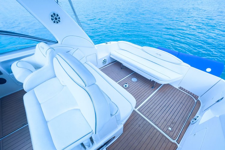 Up to 13 persons can enjoy a ride on this Other boat