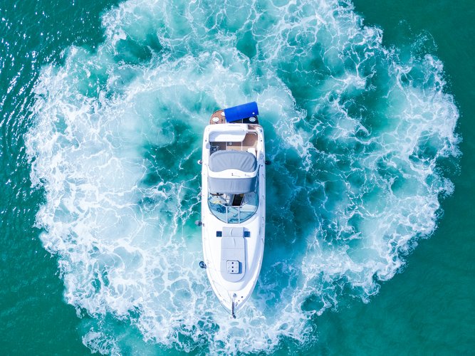 Up to 13 persons can enjoy a ride on this Other boat