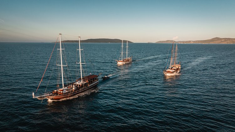 Up to 14 persons can enjoy a ride on this Gulet boat