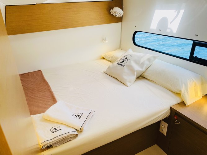 Catamaran boat for rent in Dènia