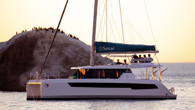This 42.0'  cand take up to 10 passengers around Mahe, Victoria