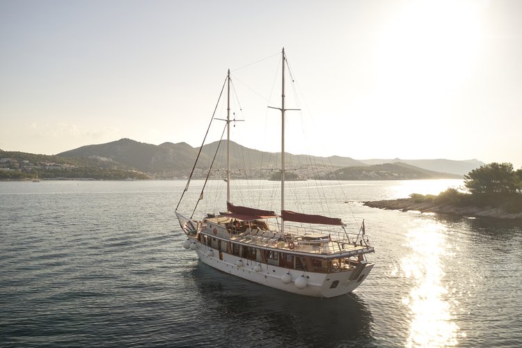 Gulet boat for rent in Sumpetar