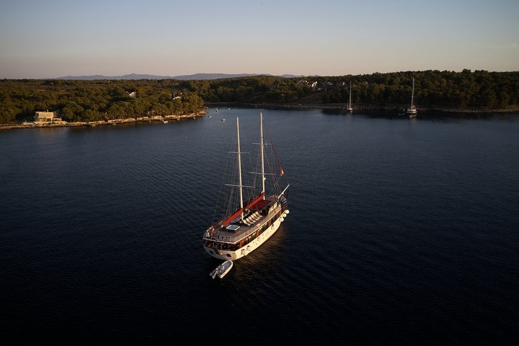 Gulet boat for rent in Sumpetar