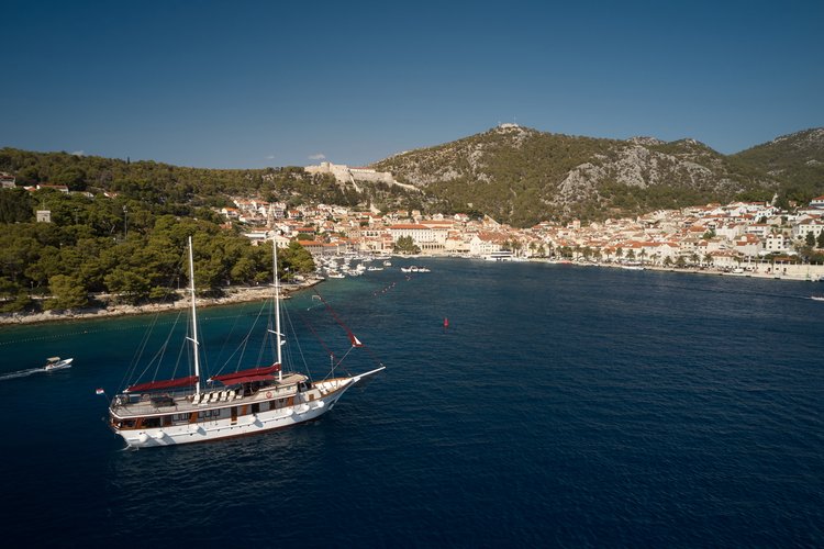 Boating is fun with a Gulet in Sumpetar