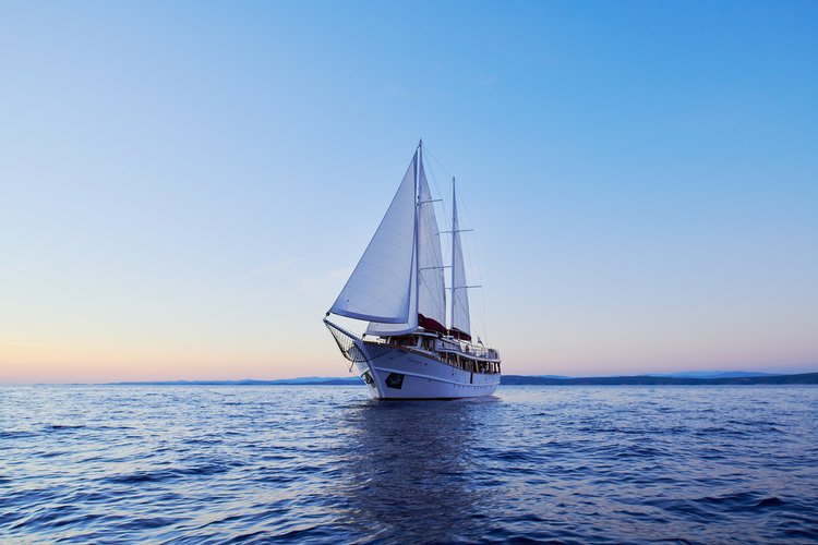 Boat rental in Sumpetar, 
