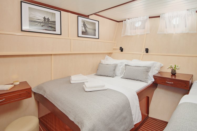 Boat rental in Sumpetar, 