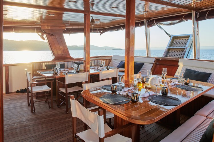 Up to 21 persons can enjoy a ride on this Gulet boat