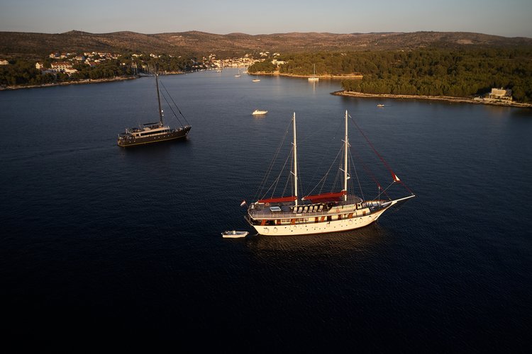 Gulet boat for rent in Sumpetar