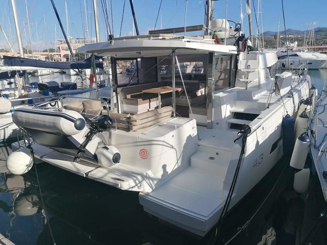 Boat rental in Cannigione, 