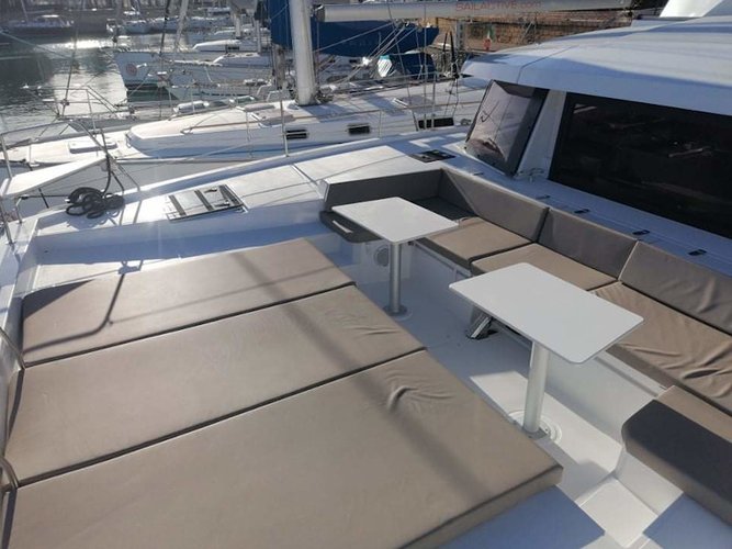 This 43.0' Bali Catamarans cand take up to 8 passengers around Cannigione