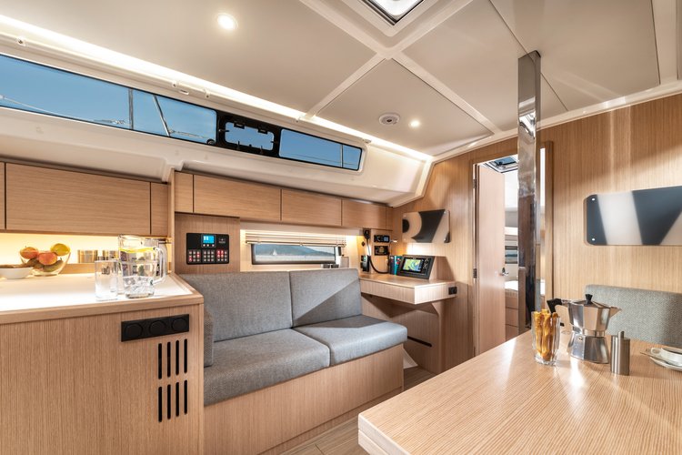 This 40.6' Bavaria Yachtbau cand take up to 6 passengers around Castiglioncello