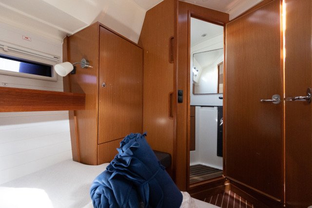 Discover Fezzano di Portovenere / La Spezia surroundings on this Bavaria 45 Bavaria Yachtbau boat