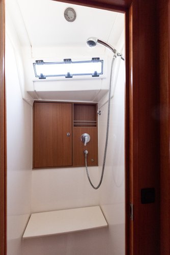 Up to 9 persons can enjoy a ride on this Bavaria Yachtbau boat