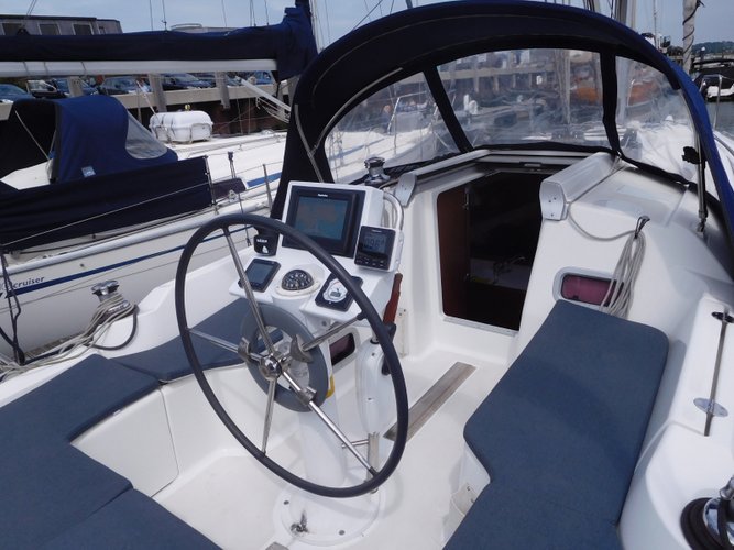 Up to 7 persons can enjoy a ride on this Beneteau boat