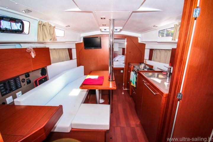 Discover Pomer surroundings on this Oceanis 35 Beneteau boat