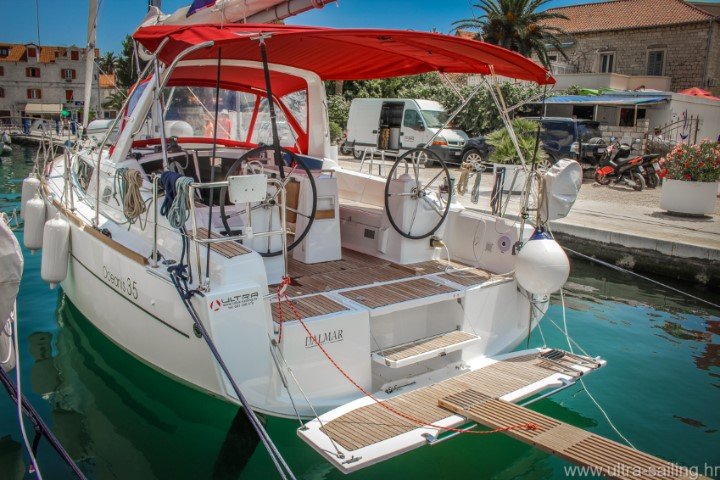 Boat rental in Pomer, 
