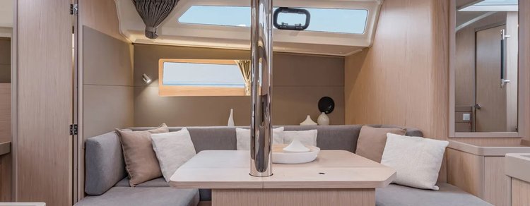 Discover Procida surroundings on this Oceanis 411 Beneteau boat