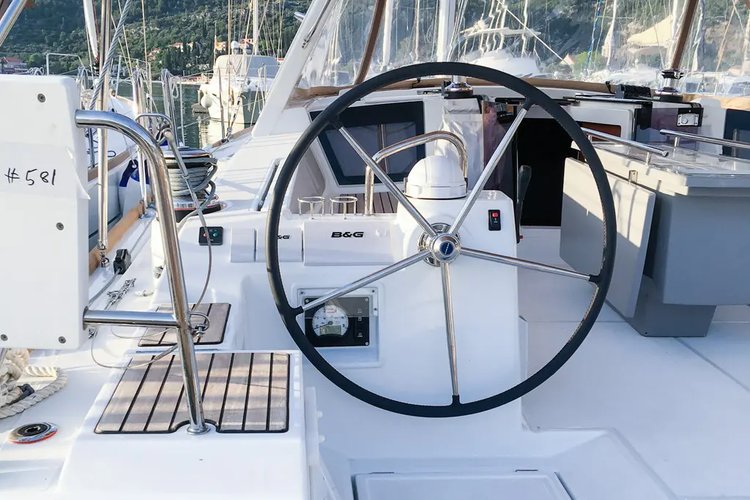 Up to 10 persons can enjoy a ride on this Beneteau boat