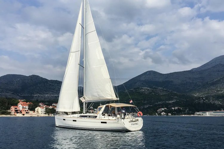 This 45.4' Beneteau cand take up to 10 passengers around Tivat