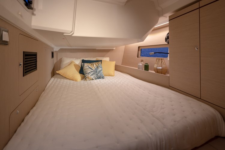 Charter this amazing Beneteau Oceanis 46.1 in Road Town, VG