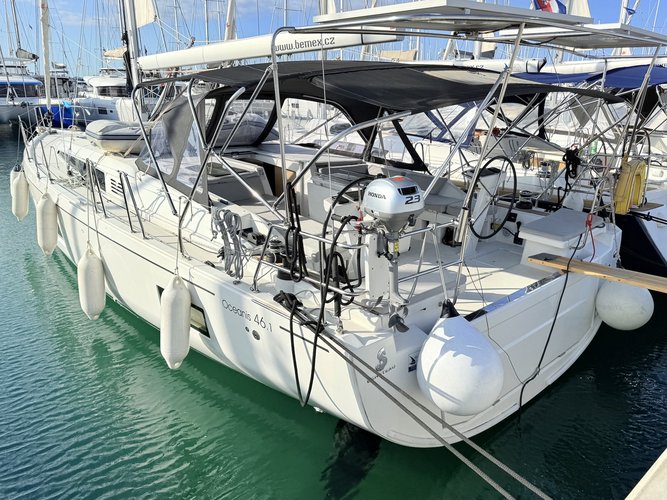 This sailboat charter is perfect to enjoy Sukošan