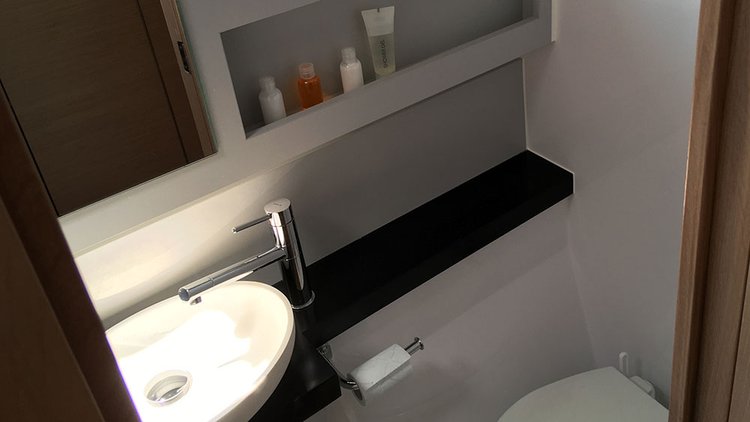 This 39.3' Catamarans Nautitech cand take up to 10 passengers around El Arenal