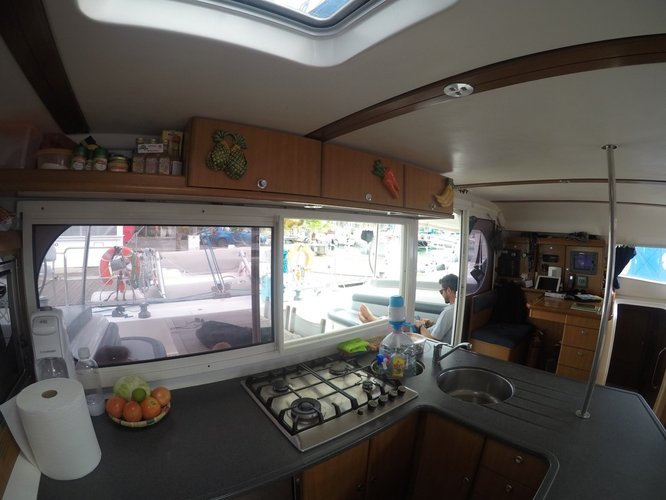 This 47.6' Catamarans Nautitech cand take up to 2 passengers around Raiatea