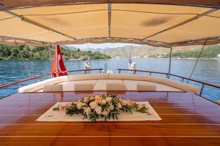Custom Made's 98.4 feet in Aegean