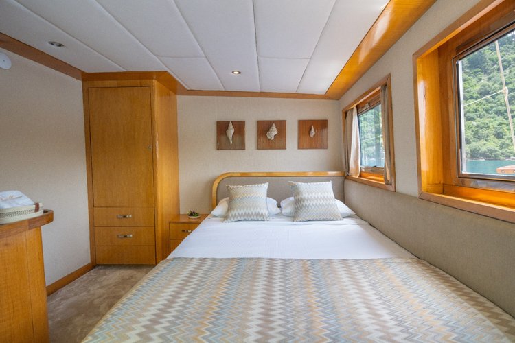 Discover Aegean surroundings on this Memo Custom Made boat