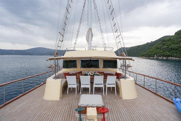Up to 16 persons can enjoy a ride on this Gulet boat