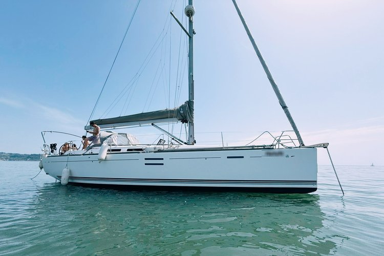 Set Sail in Style: Dufour 40 E Performance – Speed, Luxury, and Unforgettable Adventures Await!