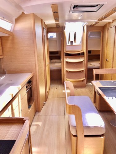 This 43.4' Dufour Yachts cand take up to 10 passengers around Kos
