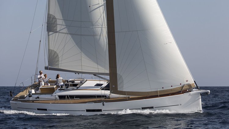 Explore Athens area/Saronic/Peloponese on this beautiful sailboat for rent