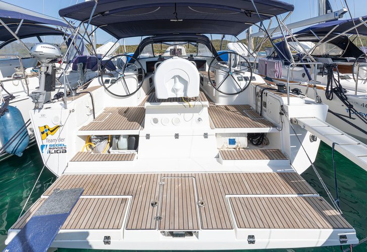 Up to 10 persons can enjoy a ride on this Dufour Yachts boat