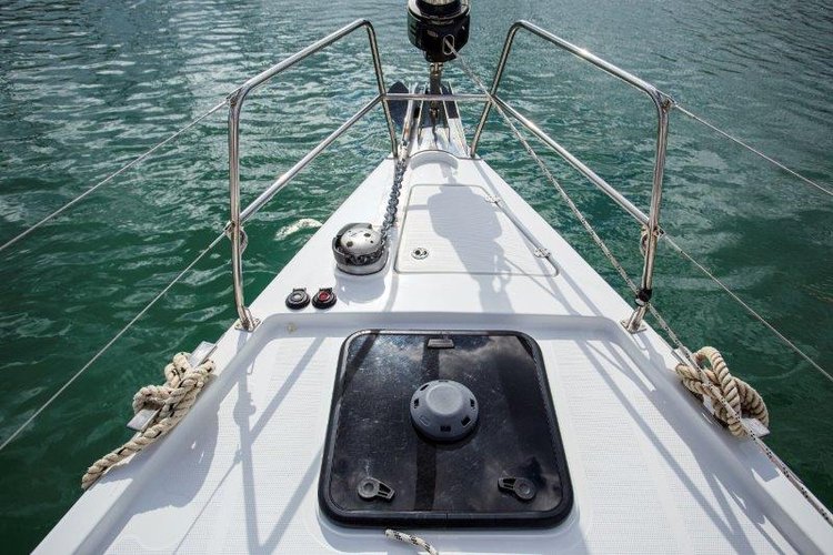 This 49.9' Elan cand take up to 12 passengers around Seget Donji
