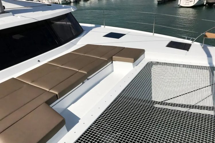 This 41.3' Fountaine Pajot cand take up to 10 passengers around Tivat