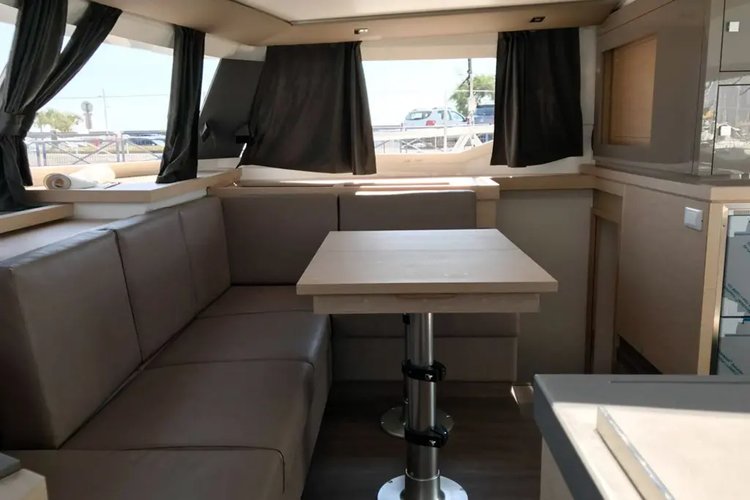 This 41.3' Fountaine Pajot cand take up to 10 passengers around Tivat