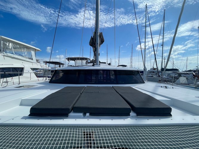 Discover Phuket surroundings on this Fountaine Pajot Saona 47 Quintet - 5 + 1 cab. Fountaine Pajot boat