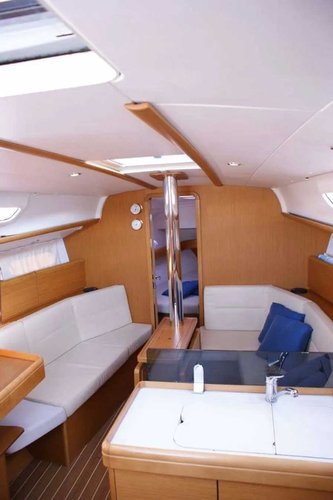 Beautiful Jeanneau Sun Odyssey 36i ideal for sailing and fun in the sun!