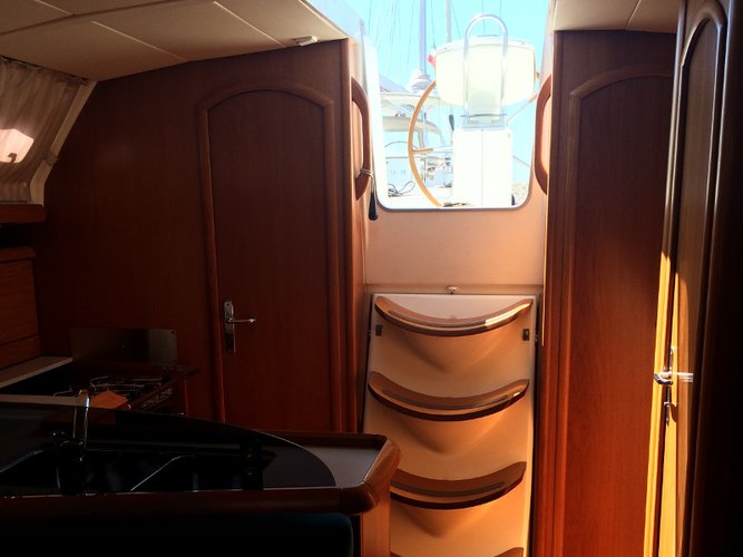 37.4 feet Jeanneau in great shape