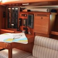 Up to 8 persons can enjoy a ride on this Jeanneau boat