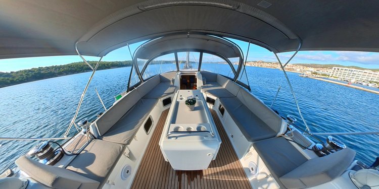 Boating is fun with a Jeanneau in Pirovac