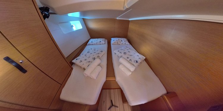 Jeanneau's 53.0 feet in Pirovac