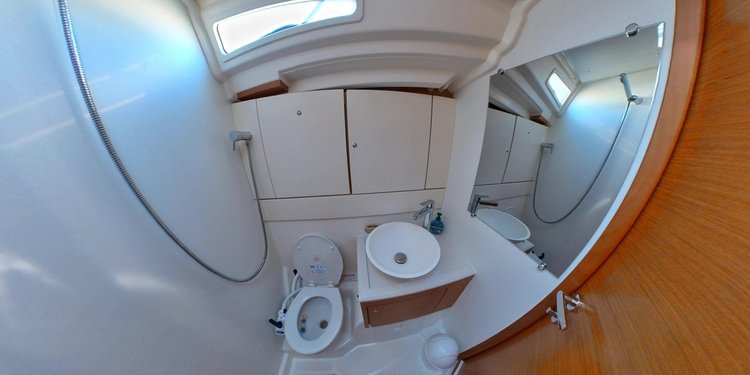Jeanneau boat for rent in Pirovac