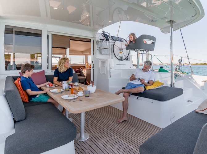 Discover Puntone surroundings on this Lagoon 40 Lagoon boat